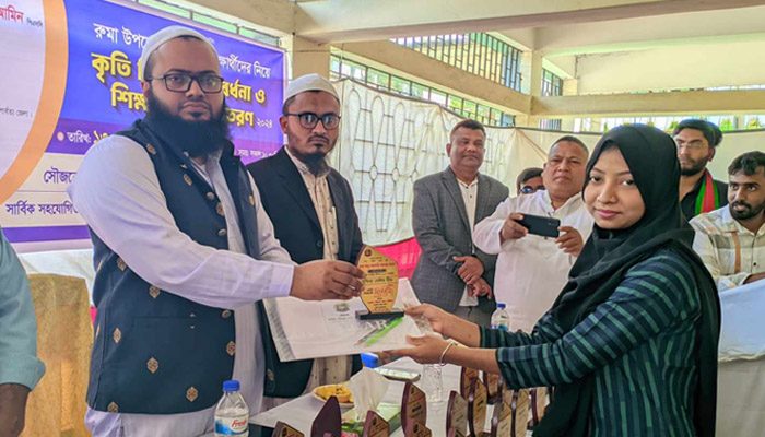 বান্দরবানে পিসিসিপি'র কৃতি শিক্ষার্থী সংবর্ধনা ও শিক্ষাসামগ্রী বিতরণ