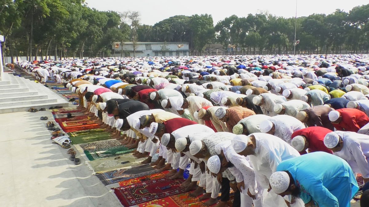 ময়মনসিংহে ঈদ জামাতে শান্তি ও সম্প্রীতি কামনা