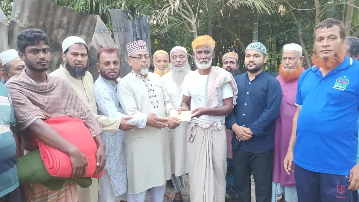 অসহায় আকাশের পরিবারের পাশে দাঁড়ালেন জামায়াত নেতা আফজাল হোসাইন