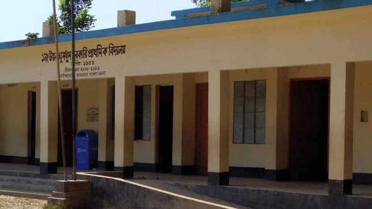 নাইক্ষ্যংছড়ি সীমান্তে লাগাতার গোলাগুলি,ঝুঁকি নিয়েই খুলেছে স্কুল