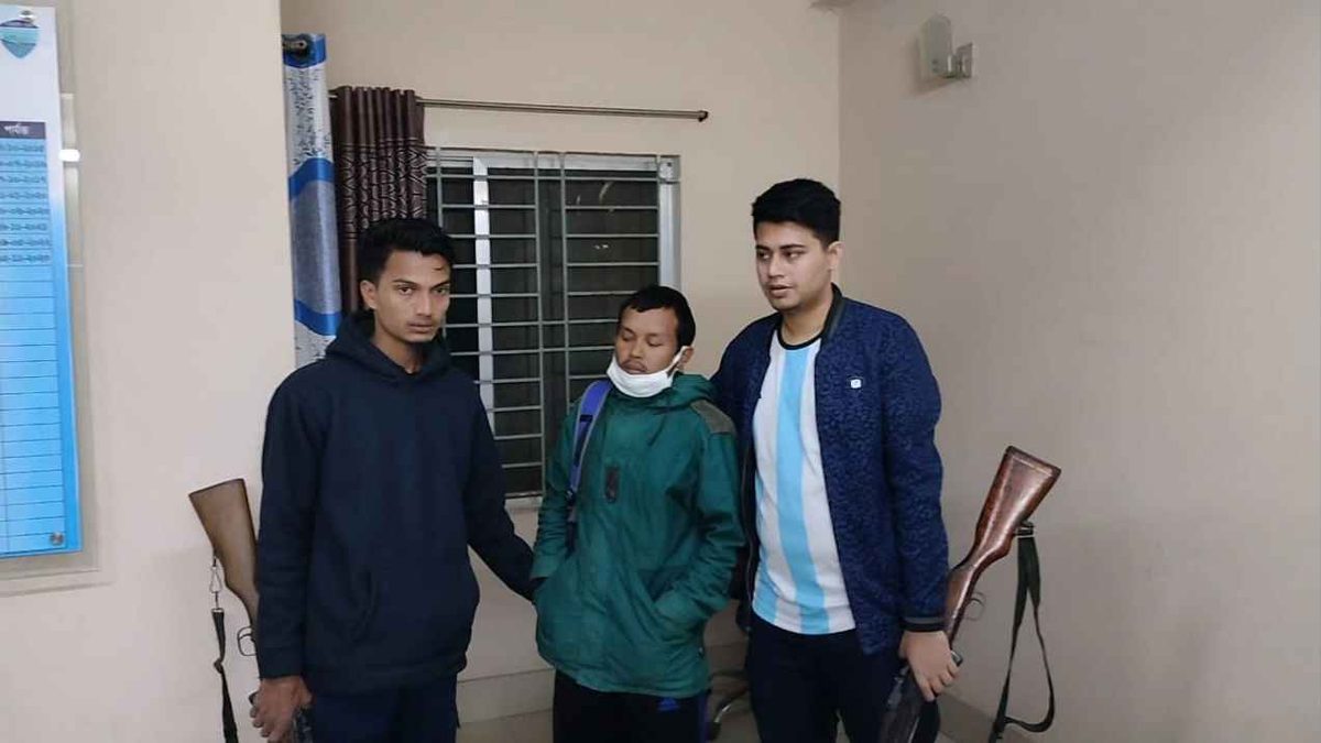 আড়াই কোটি টাকা মূল্যের আফিমসহ আটক ১