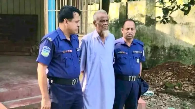 শতবর্ষী বৃদ্ধাকে উত্যক্তের অভিযোগে ৮০ বছরের বৃদ্ধ আটক