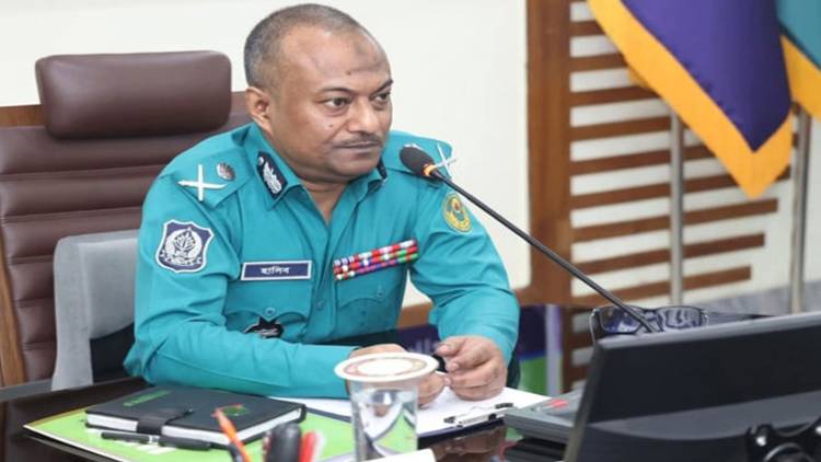 অস্ত্রধারী সন্ত্রাসীদের ব্রাশফায়ারের নির্দেশ সিএমপি কমিশনারের