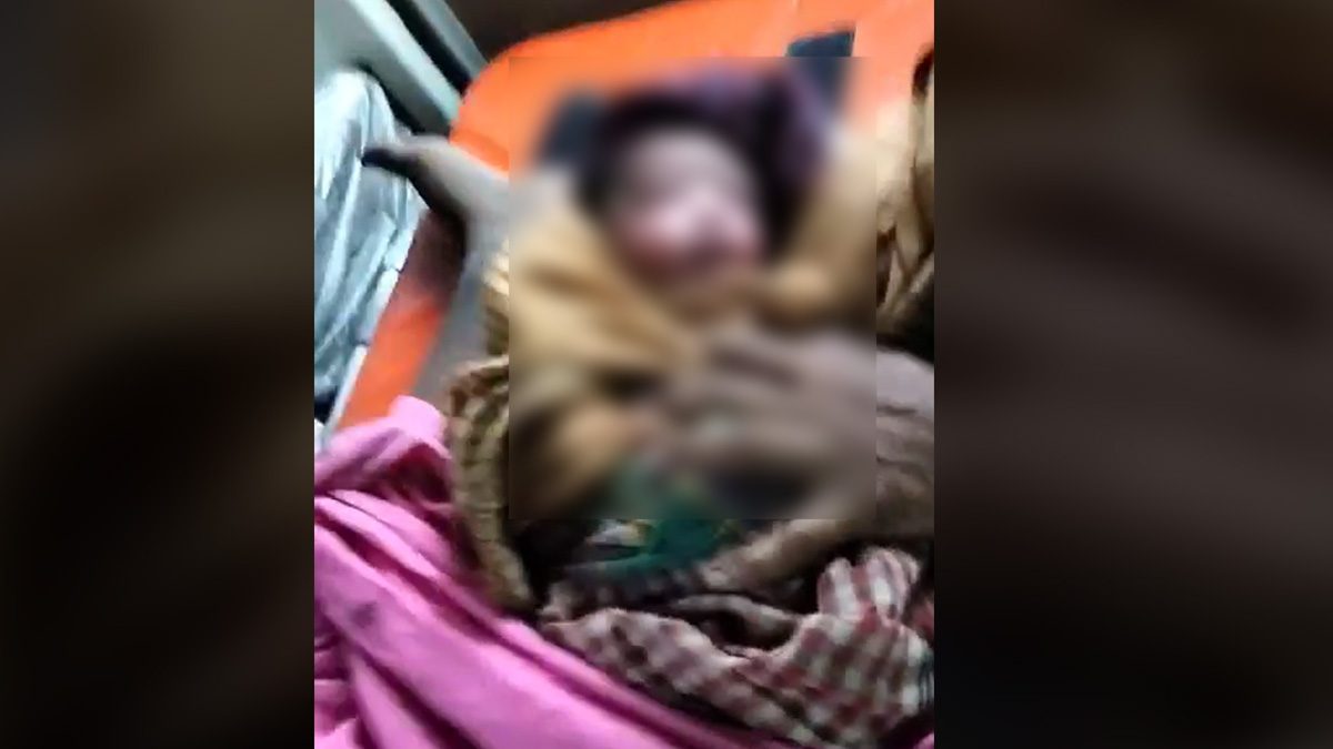 সড়কে সন্তান প্রসব, সহায়তা করলেন ট্রাফিক পুলিশ