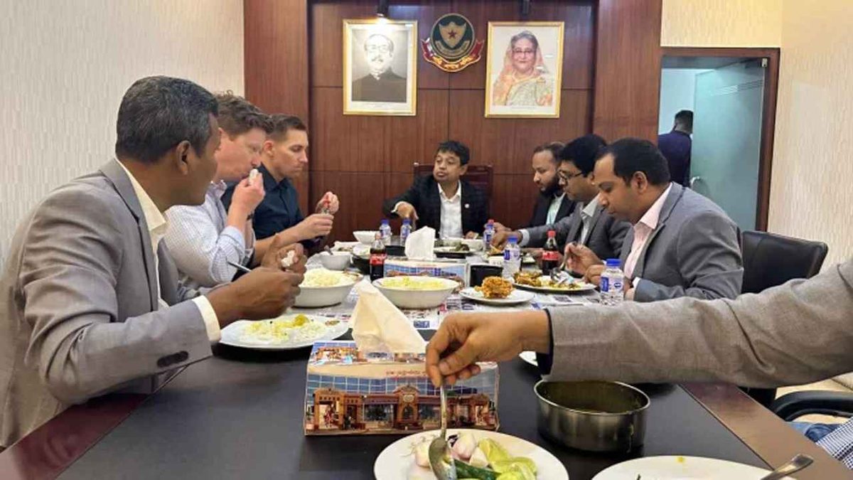এবার মার্কিন প্রতিনিধিদের ভাত খাওয়ালেন ডিবির হারুন