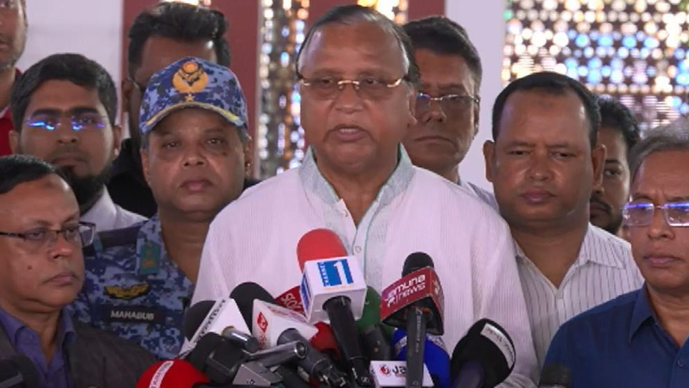 আউটসোর্সিং কর্মীদের সরাসরি নিয়োগের দাবি ডিএসসিসি প্রশাসকের