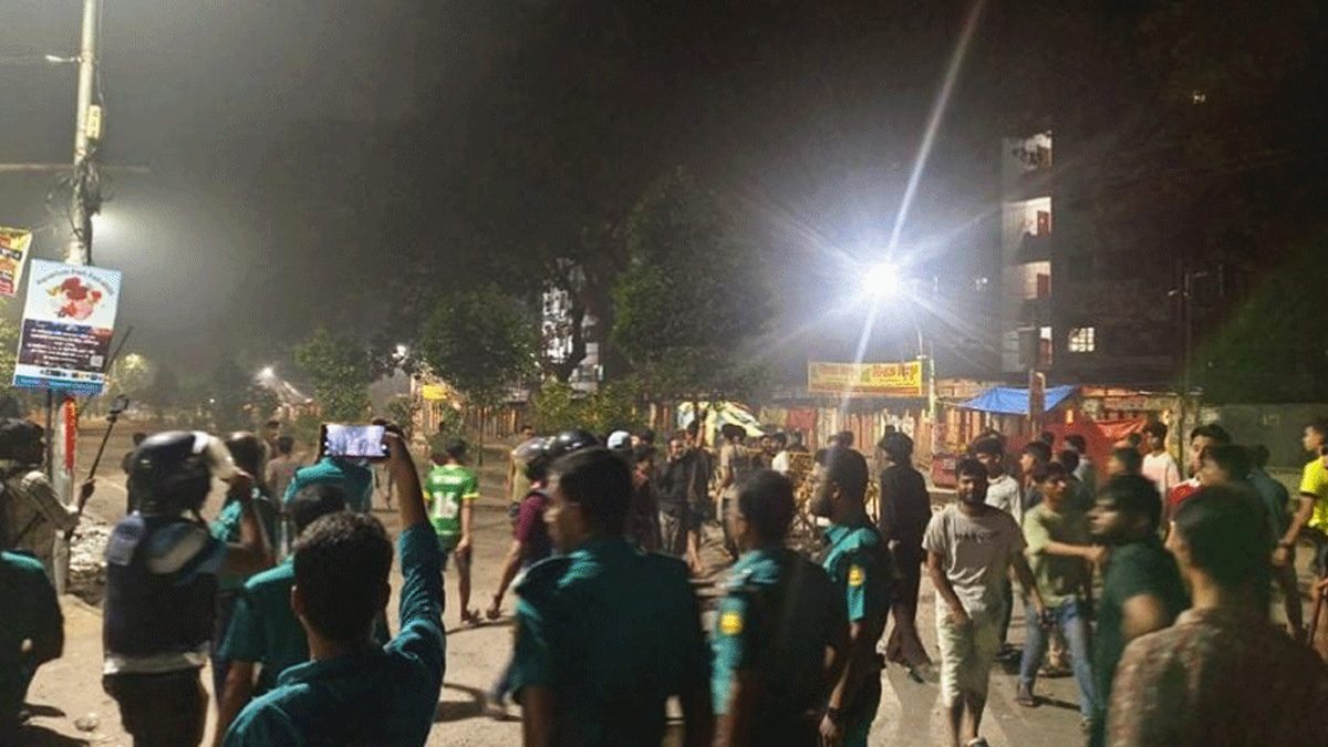 মধ্যরাতে ঢাবি-ঢাকা কলেজ শিক্ষার্থীদের সংঘর্ষ
