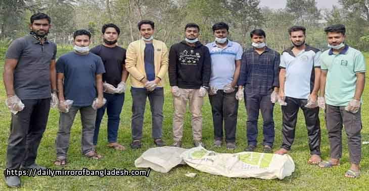ইবি পরিচ্ছন্নতায় নেমেছে রাজশাহী ছাত্রকল্যাণ সমিতি