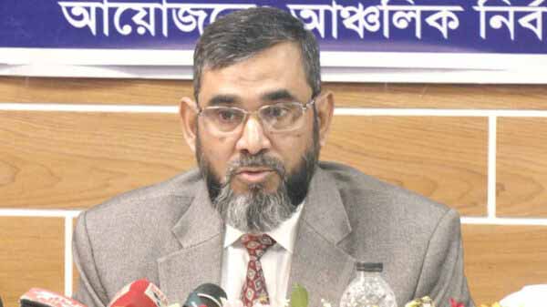 রংহীন স্বচ্ছ পাত্রের মতো থাকতে চাই :ইসি সানাউল্লাহ