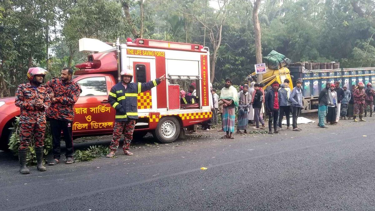 বাগেরহাটে পৃথক সড়ক দুর্ঘটনায় নিহত ২