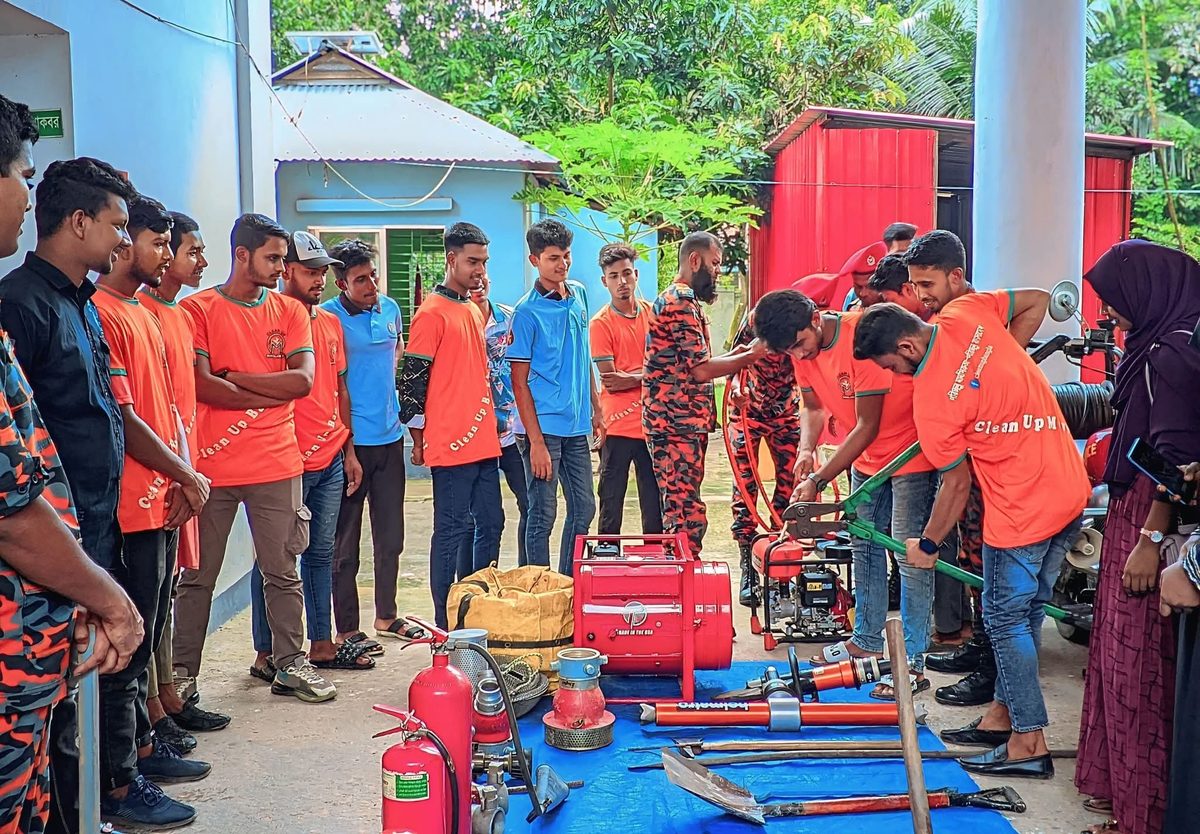 দুর্যোগে প্রস্তুত থাকতে জামালপুরে বেসিক রেসকিউ প্রশিক্ষণ অনুষ্ঠিত