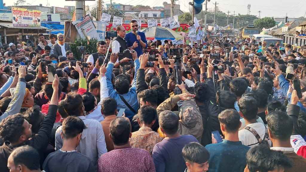 ফরিদপু্রে নৌকার প্রচারণায় মাশরাফি