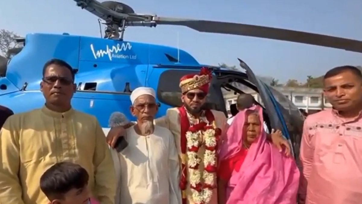 বাবা-মার স্বপ্ন পূরণে হেলিকপ্টারে চড়ে প্রবাসীর বিয়ে