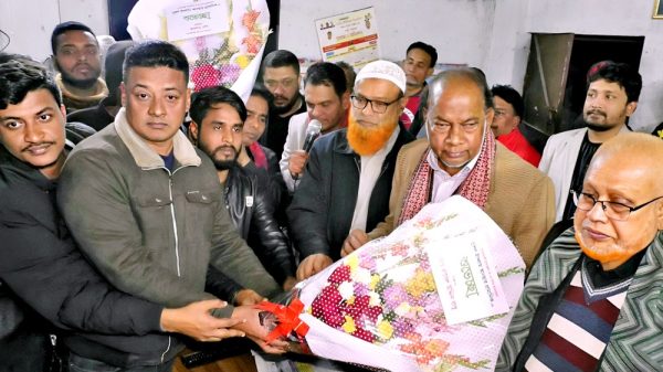 কুমারখালীতে বিএনপি’র নবগঠিত আহ্বায়ক কমিটিকে ফুলেল শুভেচ্ছা
