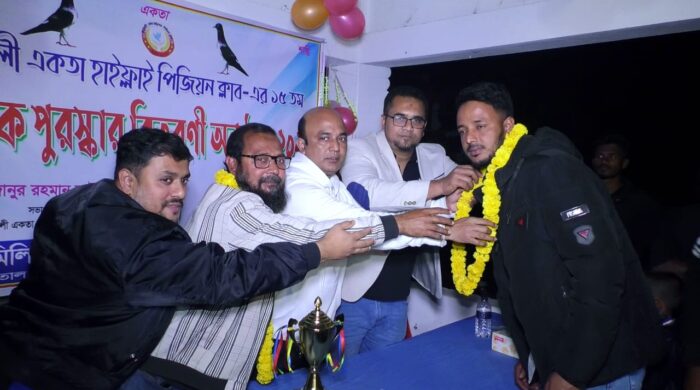 কুমারখালীতে হাই-ফ্লাই পিজিয়ন প্রতিযোগীতার পুরস্কার বিতরণ