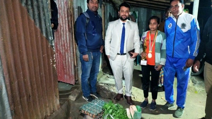চ্যাম্পিয়নের বাড়িতে রাতের খাবার নেই, ছুটে গেলেন ইউএনও