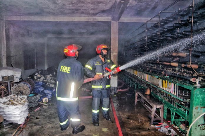 কুমারখালীতে সুতার মিলে ভয়াবহ আগুন, কোটি টাকার ক্ষতি