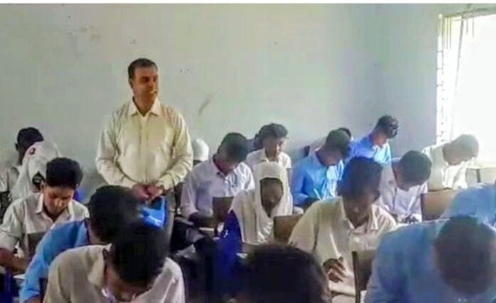 খোকসায় এস,এস,সি পরীক্ষা কেন্দ্র পরিদর্শন করলেন ইউএনও রিপন বিশ্বাস