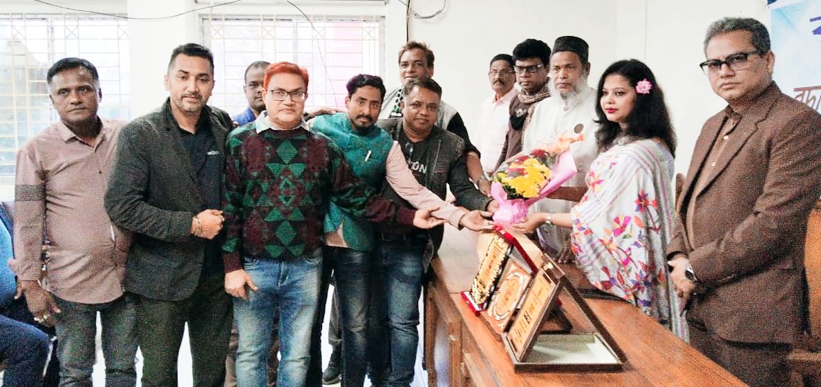 নারায়ণগঞ্জে কালচারাল অফিসার রুনা লায়লাকে বিদায় সংবর্ধণা