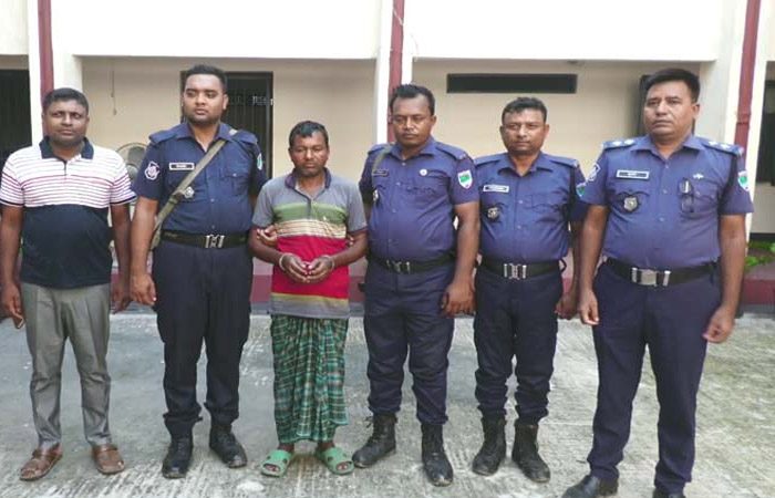 স্ত্রীকে পিটিয়ে হত্যা মামলায় স্বামী আটক