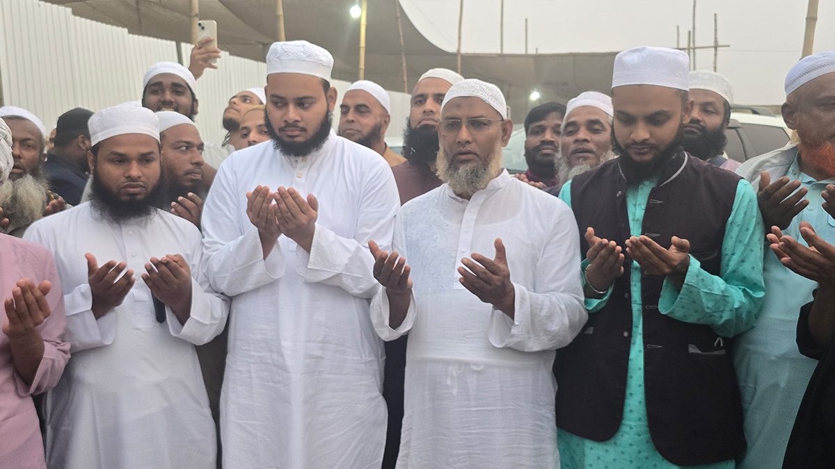 ইজতেমা ময়দানে ২৩ যুগলের যৌতুকবিহীন বিয়ে সম্পন্ন