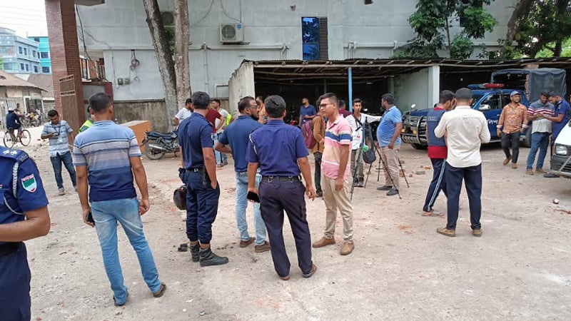 থানায় আ. লীগ নেতাকর্মীদের ১০ মিনিটের হামলায় পুলিশসহ আহত ৩০