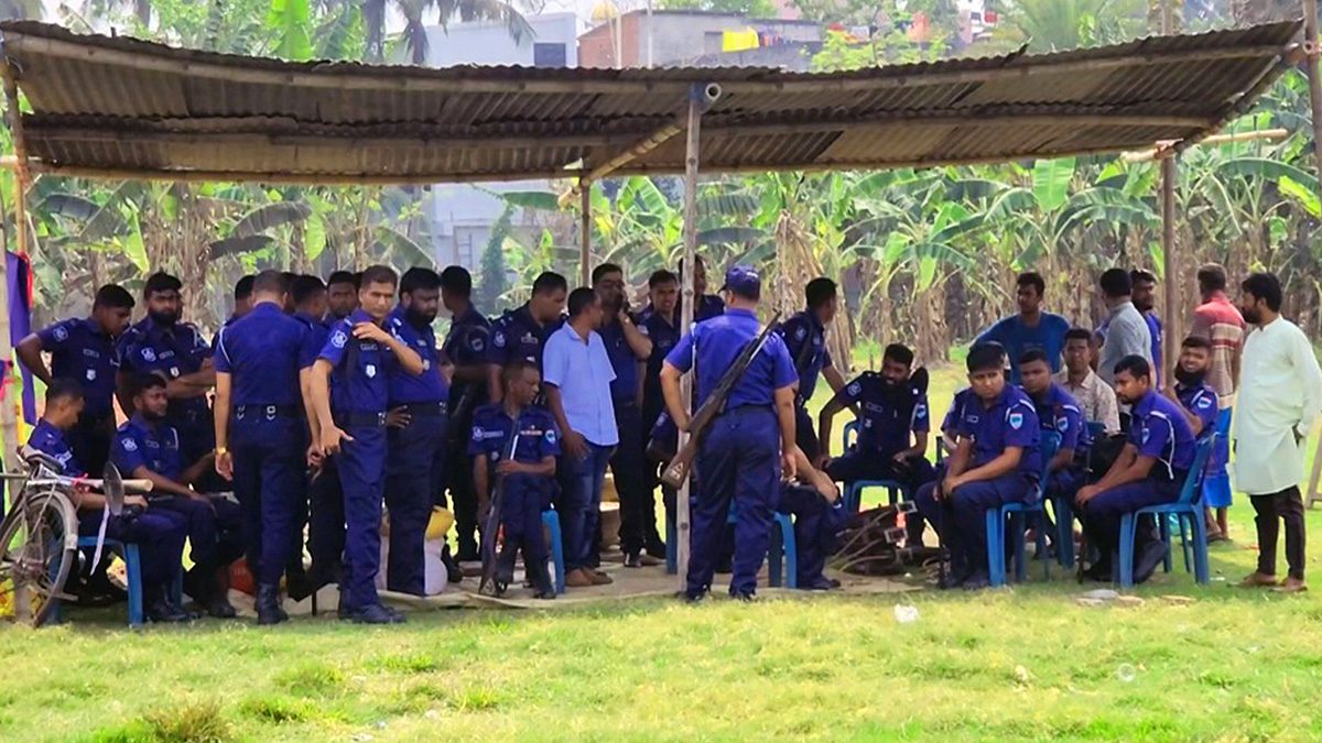 ঝিনাইদহে পুলিশি বাধায় বিএনপির ইফতার মাহফিল পণ্ড