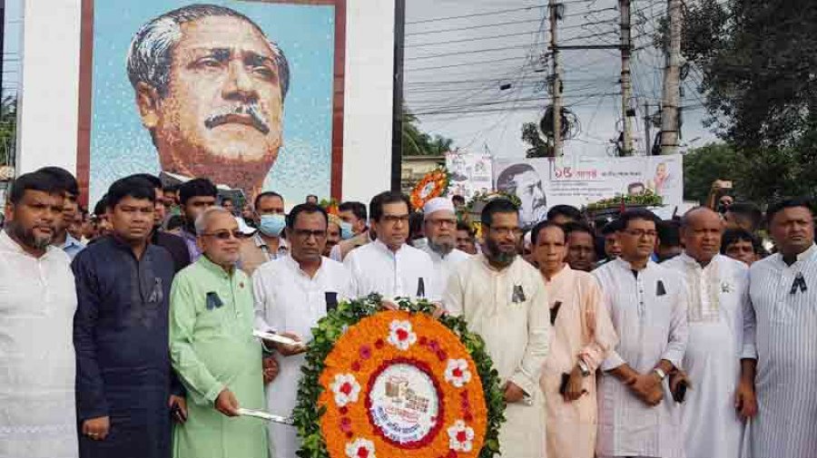 বঙ্গবন্ধুর প্রতিকৃতিতে সংসদ সদস্য কাজী নাবিলের পুষ্পস্তবক অর্পণ