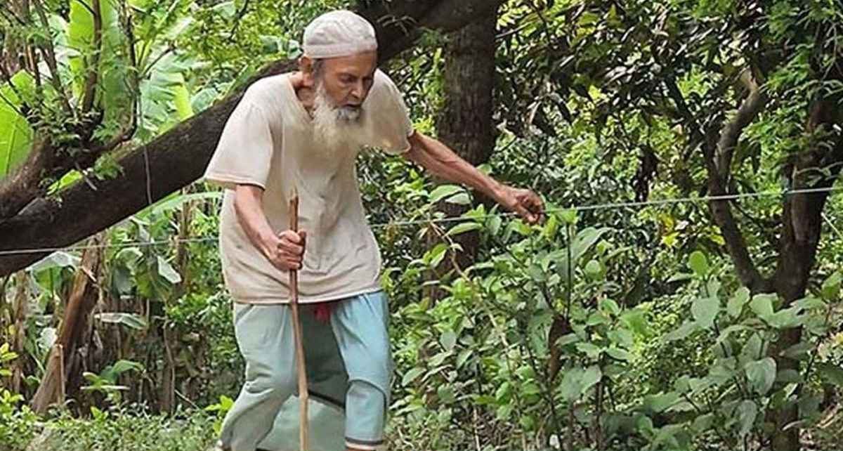 দড়ি বেয়ে মসজিদে যাওয়া অন্ধ মুয়াজ্জিন আব্দুর রহমান আর নেই!
