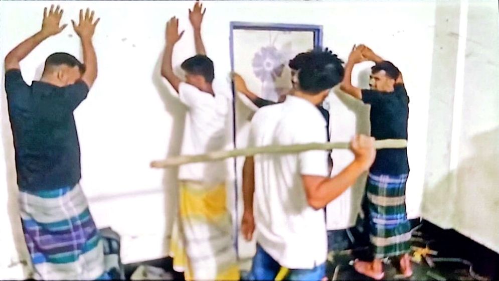 ছাত্রাবাসের টর্চারসেল থেকে ৫ ব্যবসায়ীকে উদ্ধার করল সেনাবাহিনী