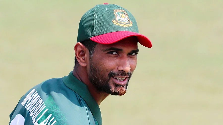 দলে ফিরেই রেকর্ড গড়লেন মাহমুদউল্লাহ্