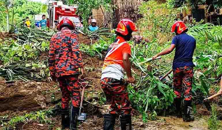 সাজেকে পাহাড় ধস, আটকা ৪ শতাধিক পর্যটক