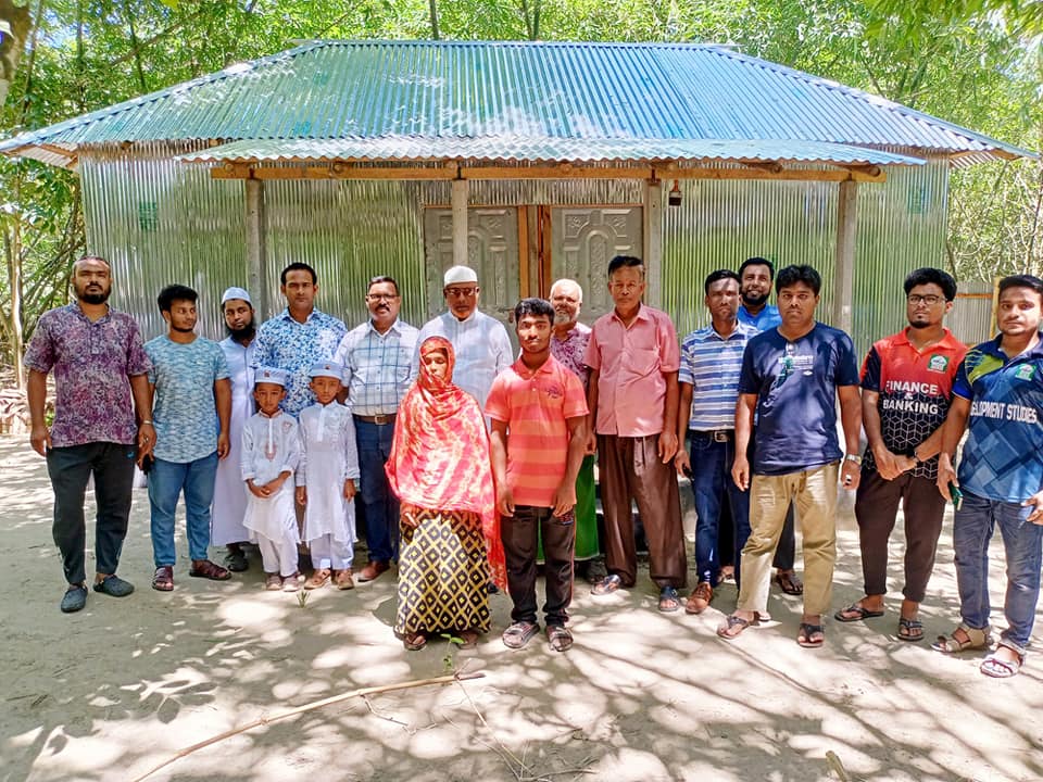 স্বামী পরিত্যক্ত নারীকে গৃহনির্মাণ করে দিলো ইয়থ ডেভলপমেন্ট ফোরাম