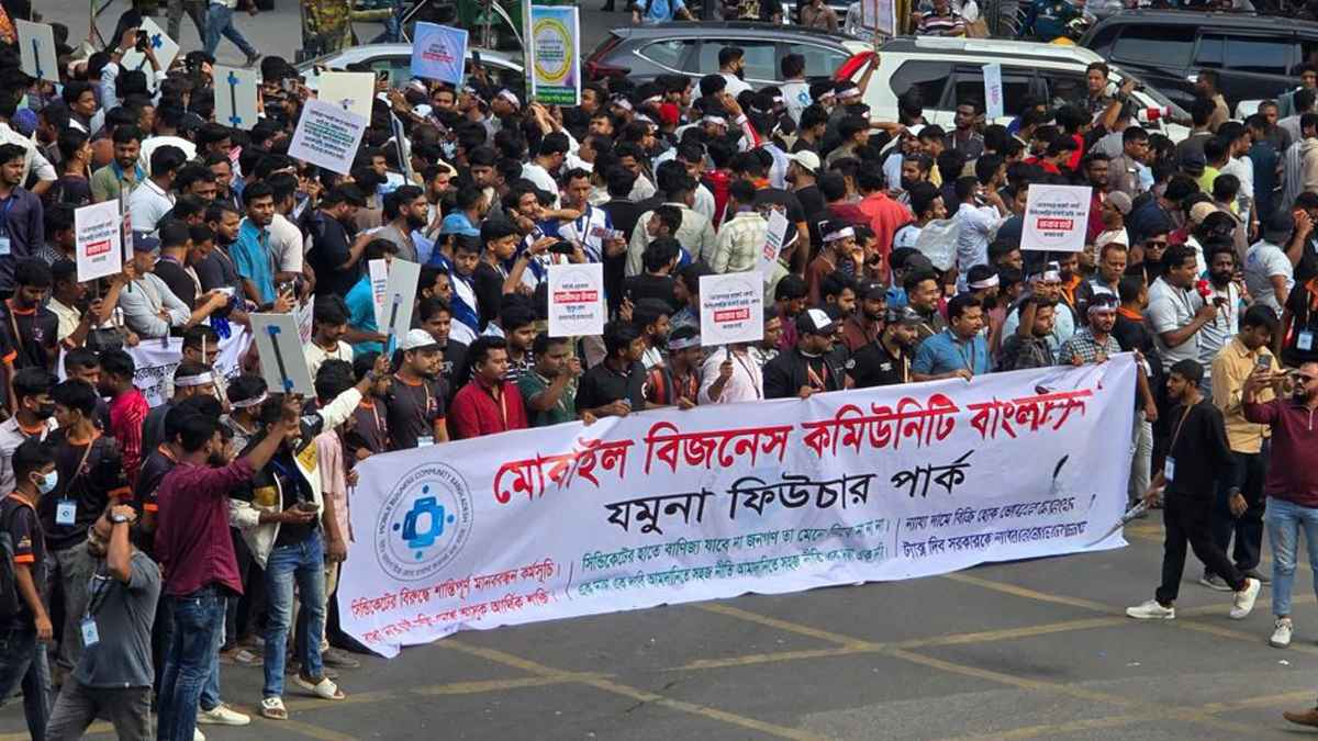 সারাদেশে মোবাইল দোকান বন্ধ, বিটিআরসি কার্যালয় ঘেরাওয়ের হুঁশিয়ারি