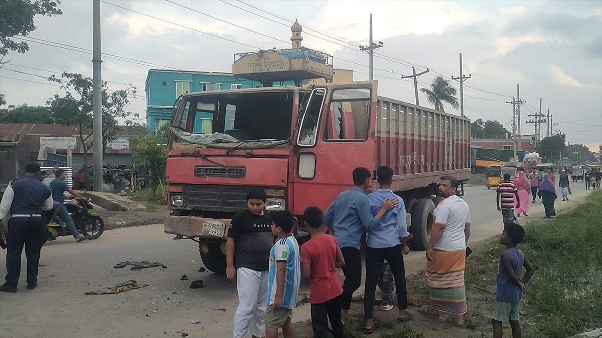 মুন্সিগঞ্জে ট্রাক চাপায় প্রাণ গেলো মা-মেয়ের