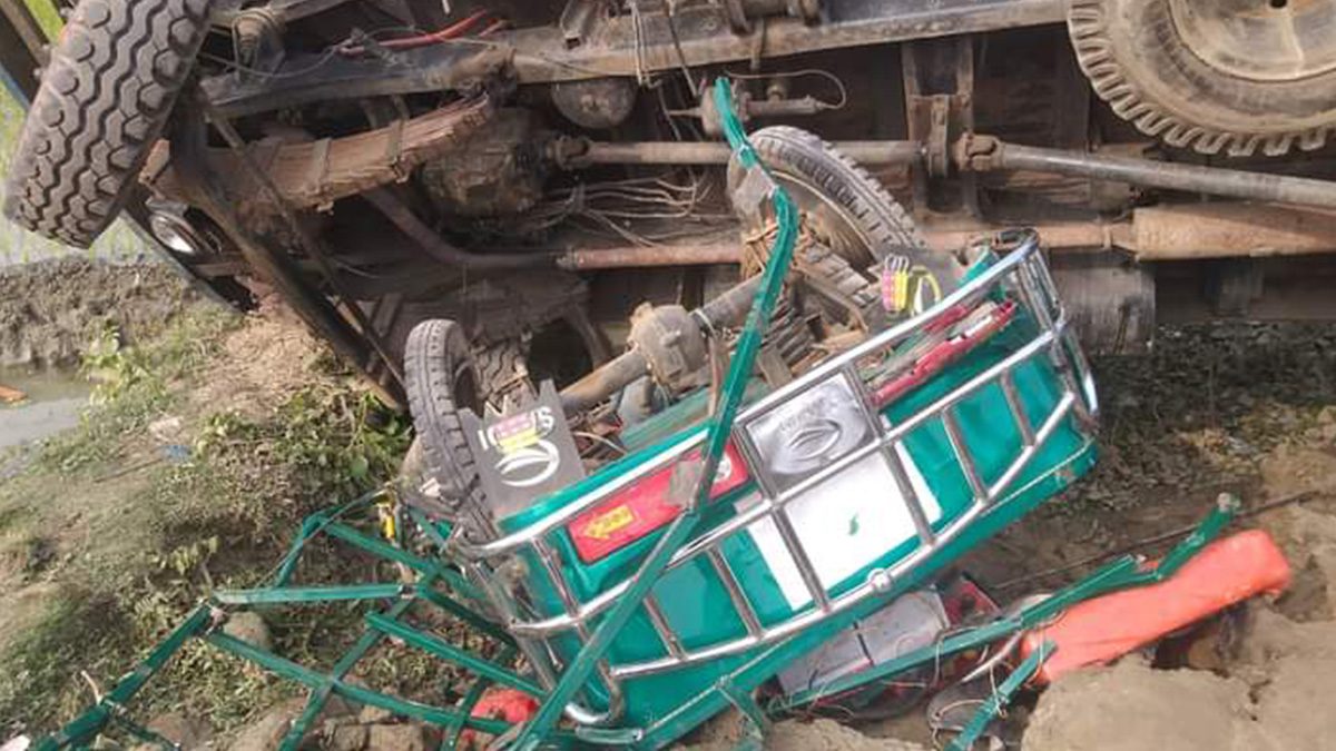 ট্রাক-অটোরিকশা মুখোমুখি সংঘর্ষে মা ও মেয়েসহ নিহত ৩