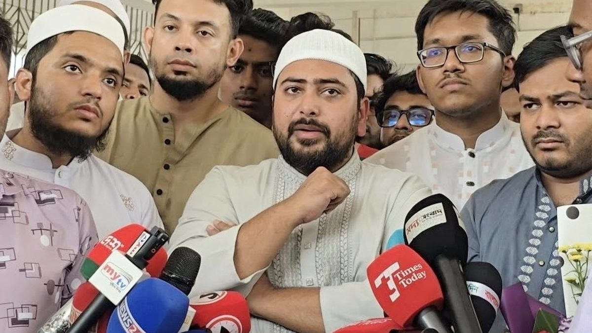 ড. ইউনূসসহ সাবেক উপদেষ্টাদের রাজপথে নামার আহ্বান নাহিদের