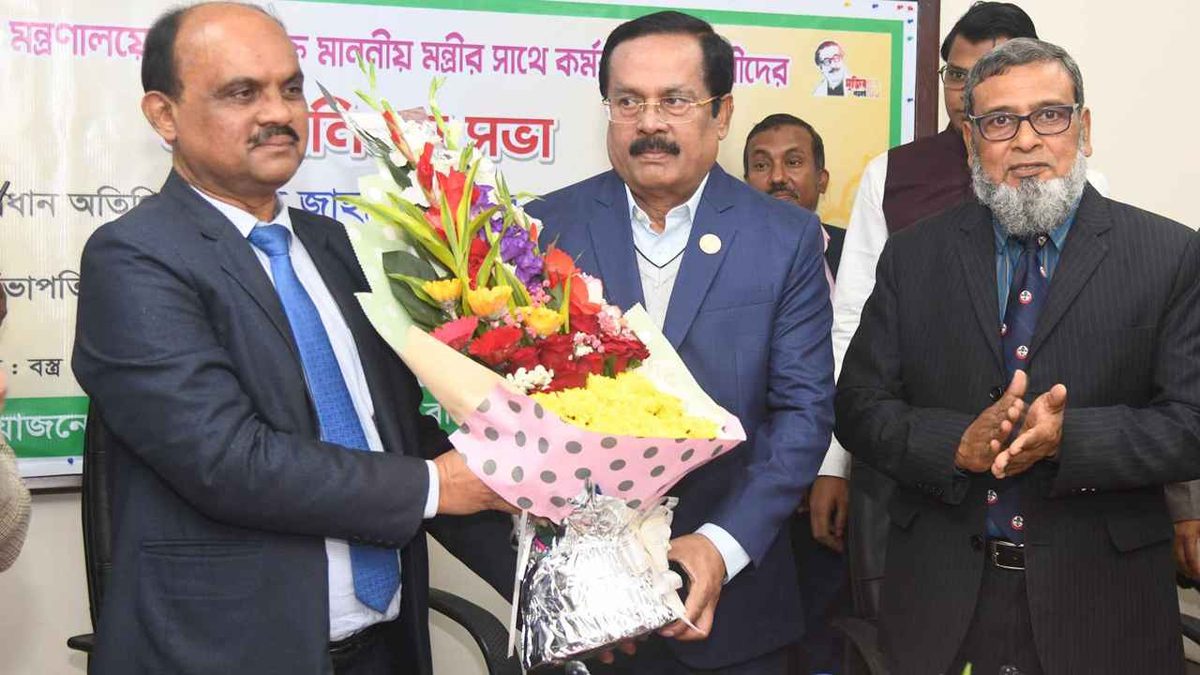 বস্ত্র ও পাটখাতের সমৃদ্ধিকে চ্যালেঞ্জ হিসেবে নিয়েছেন মন্ত্রী নানক