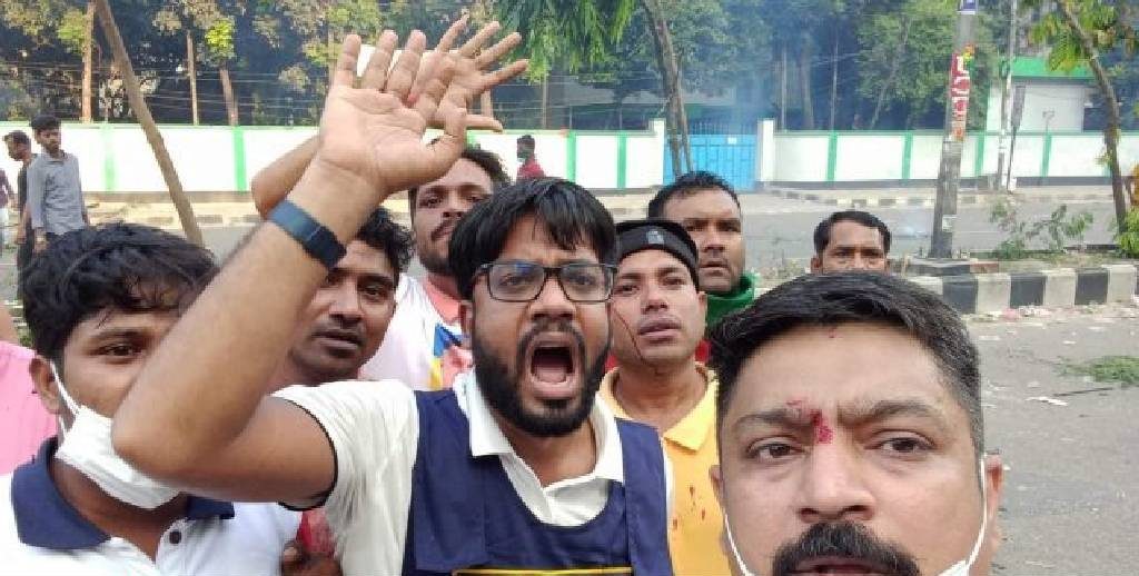 ভেস্ট পরে বাসে আগুন দেয়া সেই যুবক শনাক্ত