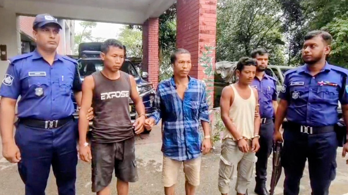 অস্ত্র-গোলাবারুদসহ ইউপিডিএফের তিন সদস্য আটক