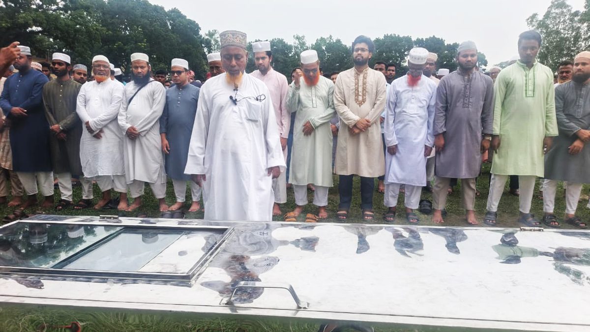 বাবার ইমামতিতে হলো শিবির নেতা সাইফুল্লাহর দাফন সম্পন্ন