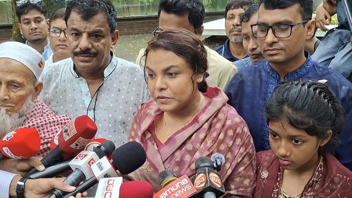 বাংলাদেশের মানুষের স্বভাব খারাপ, বই নিয়ে ফেরত দেয় না: শাওন