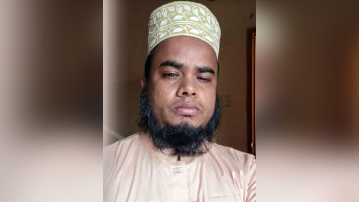 মসজিদের ভেতরে ইমামের ঝুলন্ত লাশ, পাশে চিরকুট