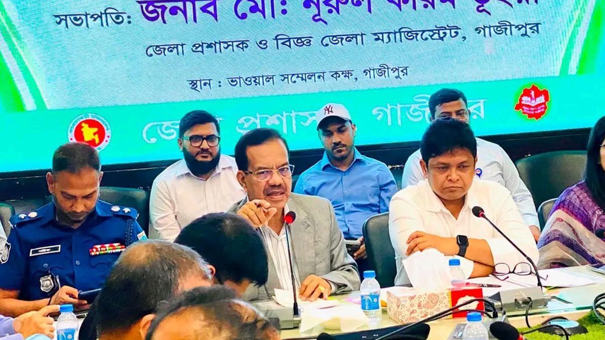 বন্যার্তদের পাশে এমপি মিলন, এক মাসের বেতন দেওয়ার ঘোষণা