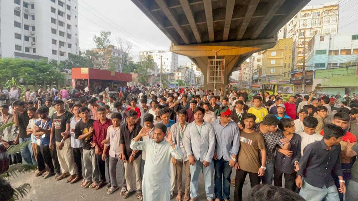 চট্টগ্রামে শিক্ষামন্ত্রীর গায়েবানা জানাজা পড়লেন শিক্ষার্থীরা
