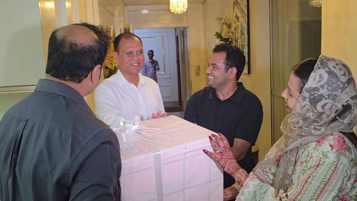 সেই নবদম্পতির জন্য উপহার পাঠালেন প্রধানমন্ত্রী