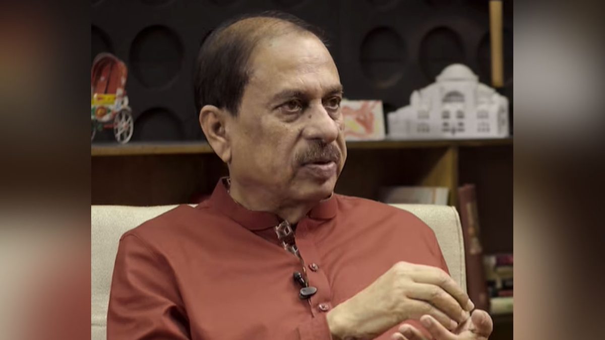 পদত্যাগপত্র ভ্যানিটি ব্যাগে করে নিয়ে গেছেন শেখ হাসিনা