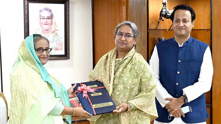 প্রধানমন্ত্রীর কাছে এসএসসির ফল হস্তান্তর