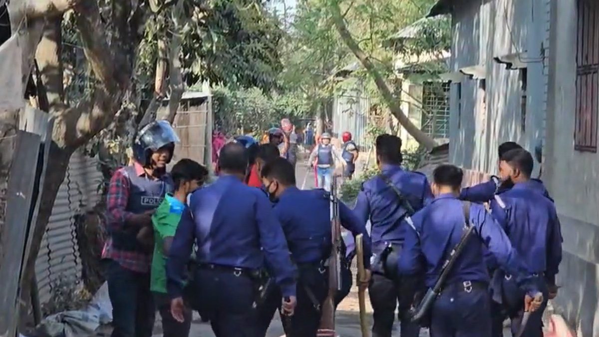 পাবনায় দু'গ্রুপের সংঘর্ষে গুলিবিদ্ধসহ আহত ২০