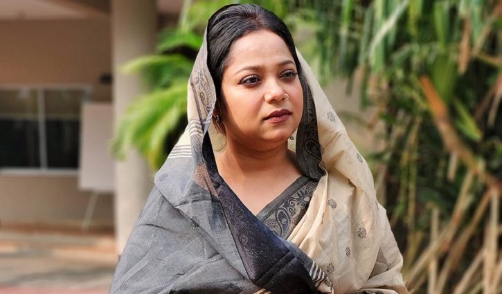 প্রার্থী হয়েও ভোট দিতে পারবেন না ডলি সায়ন্তনী!